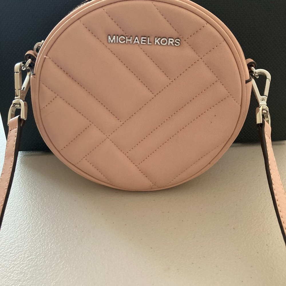 Pink MICHAEL KORS Round Purse w/strap.